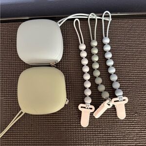 Neutral Pacifier Clip Set